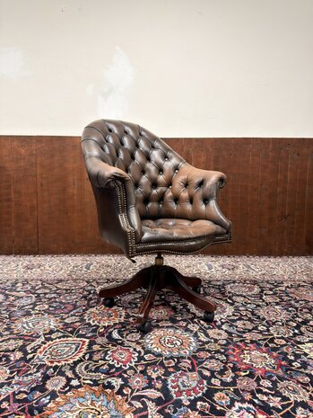 Klassiek-Oud-Antiek-Engels-Chesterfield-Bureaustoel-Director-Directors-Chair-Bruin-Leder