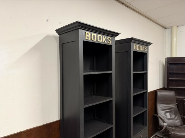 Klassiek-Engels-Antiek-Oud-Chesterfield-Teak-Boekenkast-Kast-Zwart