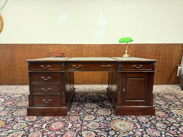 Klassiek-Engels-Antiek-Oud-Chesterfield-Mahonie-Bureau-Desk-Parnerdesk-met-Groen-Leder-Ingelegd