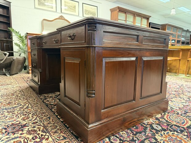 Klassiek-Engels-Antiek-Oud-Chesterfield-Mahonie-Bureau-Desk-Parnerdesk-met-Groen-Leder-Ingelegd
