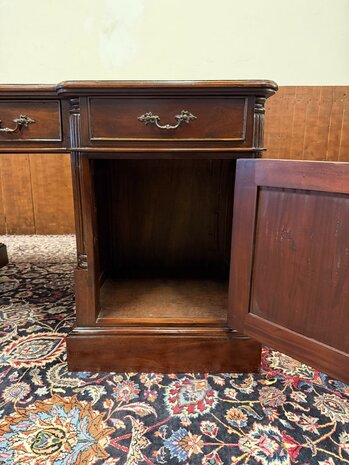 Klassiek-Engels-Antiek-Oud-Chesterfield-Mahonie-Bureau-Desk-Parnerdesk-met-Groen-Leder-Ingelegd
