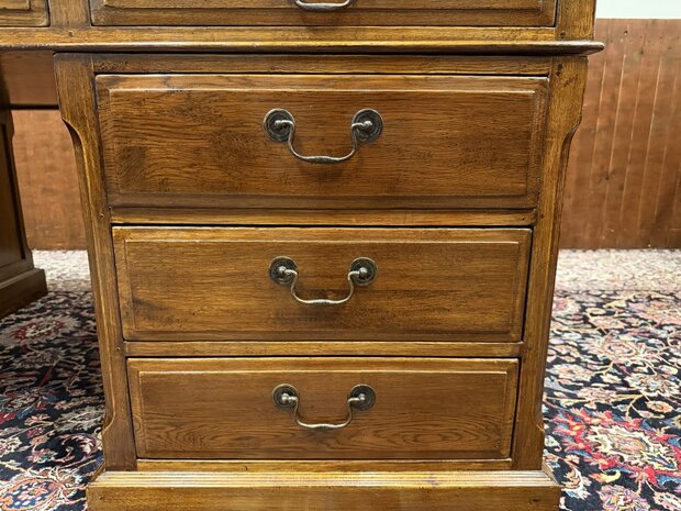 Klassiek-Engels-Antiek-Oud-Chesterfield-Eikenhout-Eichholtz-Bureau-Desk-Parnerdesk