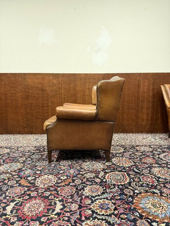 Klassiek-Oud-Antiek-Engels-Chesterfield-Schaap-Leder-Schaapleder-Fauteuil-met-Hocker-Poef