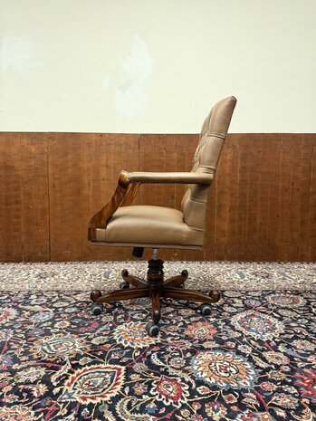 Klassiek-Oud-Antiek-Engels-Chesterfield-Bruin-Lederen-President-Chair-Bureaustoel