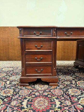 Klassiek-Engels-Oud-Antiek-Chesterfield-Vintage-Bureau-Desk-met-Groen-Leder-Ingelegd