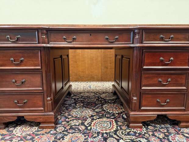 Klassiek-Engels-Oud-Antiek-Chesterfield-Vintage-Bureau-Desk-met-Groen-Leder-Ingelegd