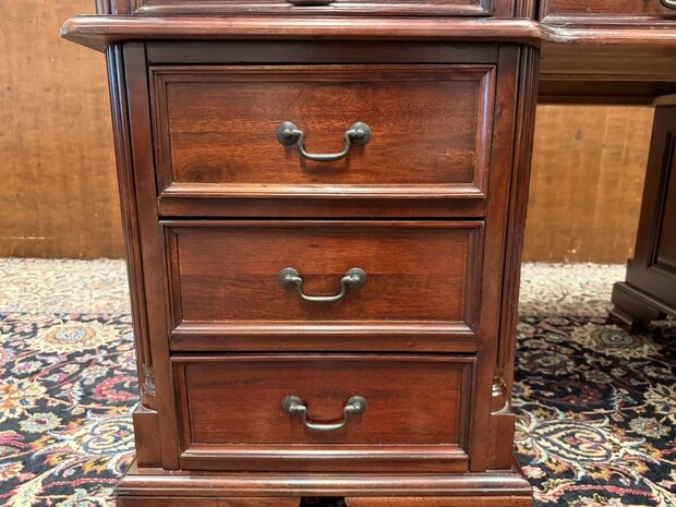 Klassiek-Engels-Oud-Antiek-Chesterfield-Vintage-Bureau-Desk-met-Groen-Leder-Ingelegd