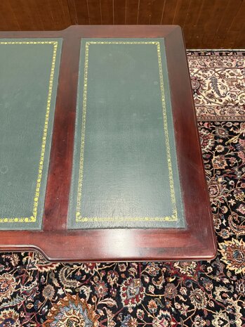 Klassiek-Engels-Oud-Antiek-Chesterfield-Vintage-Bureau-Desk-met-Groen-Leder-Ingelegd