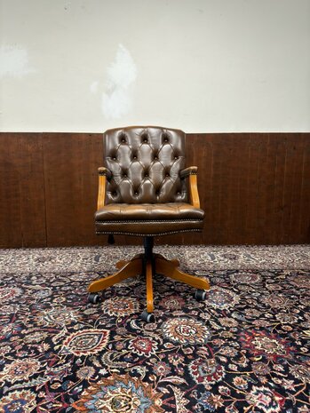 Klassiek-Engels-Antiek-Oud-Chesterfield-Vintage-Bureaustoel-President-Chair-Bruin-Leder