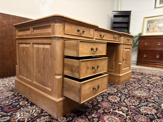Klassiek-Engels-Antiek-Oud-Chesterfield-Vintage-Bureau-Desk-Teakhout-met-Bruin-Leder-Ingelegd