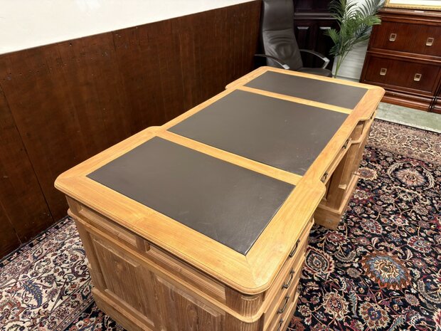 Klassiek-Engels-Antiek-Oud-Chesterfield-Vintage-Bureau-Desk-Teakhout-met-Bruin-Leder-Ingelegd