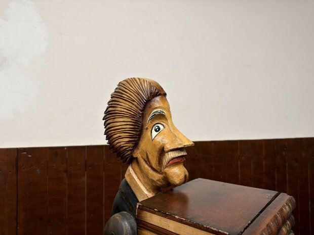 Klassiek-Engels-Antiek-Oud-Chesterfield-Vintage-Albert-Einstein-Boekendrager-Boekenkast-Kast