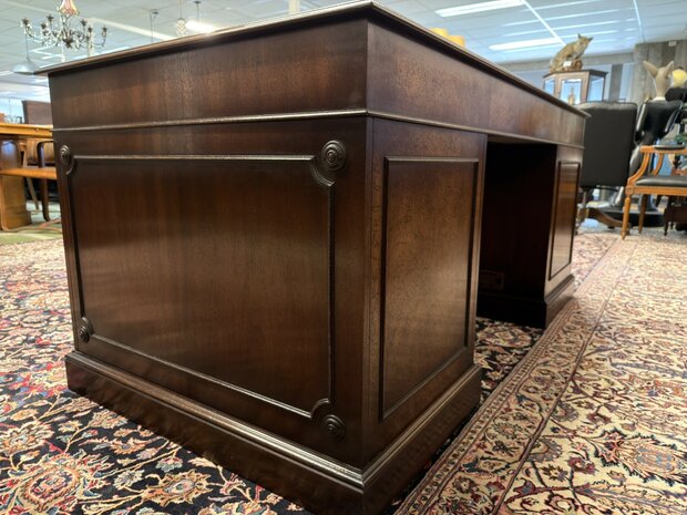 Klassiek-Oud-Antiek-Engels-Antiek-Vintage-Chesterfield-Bureau-Desk-Partnerdesk-Paars-Bordeaux-Leder