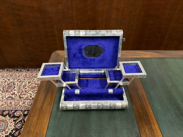 Antieke-sieradendoos-juwelen-doos-met-olifanten-3