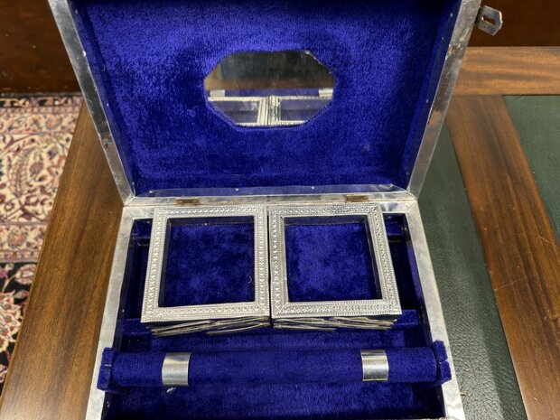 Antieke-sieradendoos-juwelen-doos-met-olifanten-5