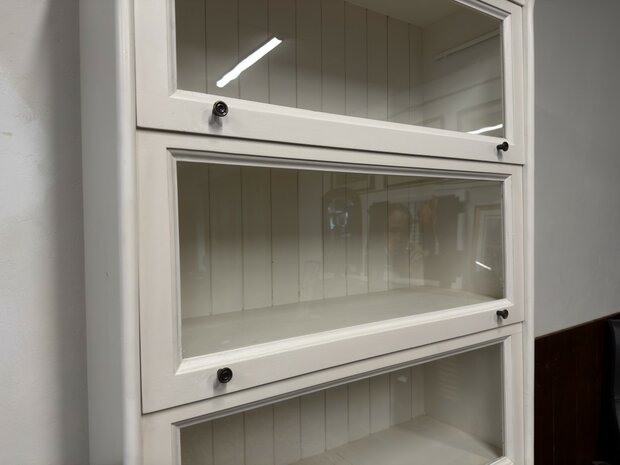 Klassiek-Engels-Vintage-Antiek-Oud-Chesterfield-Wit-Witte-Globe-Wernicke-Stijl-Boekenkast-Kast