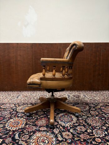 Klassiek-Antiek-Oud-Engels-Chesterfield-Set-Vintage-Bureaustoel-Captain-Chair-Bruin