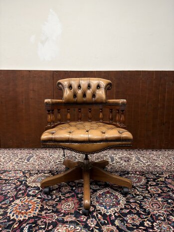 Klassiek-Antiek-Oud-Engels-Chesterfield-Set-Vintage-Bureaustoel-Captain-Chair-Bruin