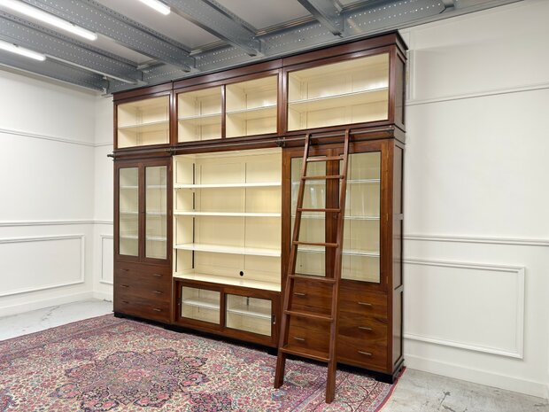 Klassiek-Antiek-Oud-Engels-Chesterfield-Vintage-Art-Deco-Boekenkast-Bibliotheekkast-Kast-met-Ladder-Trap