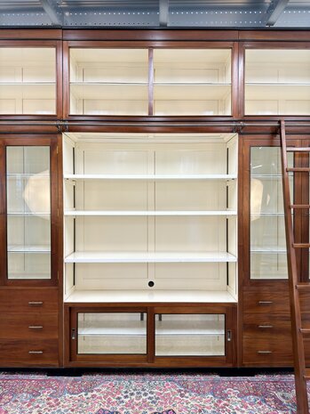 Klassiek-Antiek-Oud-Engels-Chesterfield-Vintage-Art-Deco-Boekenkast-Bibliotheekkast-Kast-met-Ladder-Trap