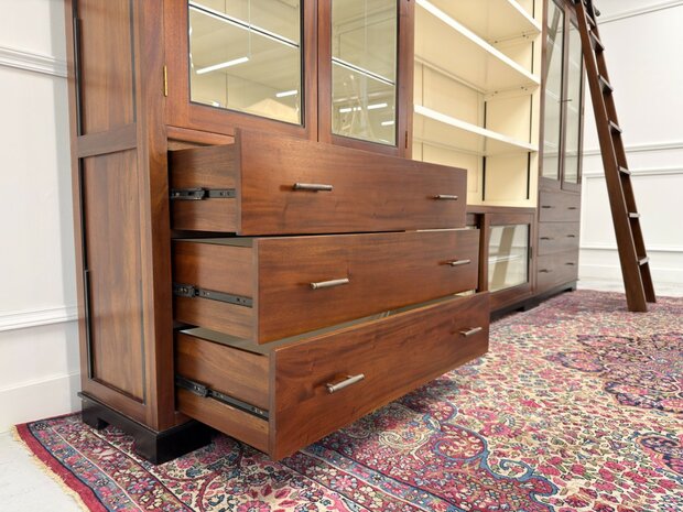 Klassiek-Antiek-Oud-Engels-Chesterfield-Vintage-Art-Deco-Boekenkast-Bibliotheekkast-Kast-met-Ladder-Trap