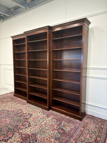 Klassiek-Engels-Antiek-Oud-Vintage-Chesterfield-Heldense-Exclusive-Boekenkast-Bibliotheekkast-Kast