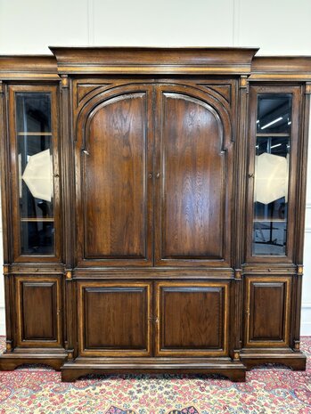 Klassiek-Antiek-Engels-Vintage-Chesterfield-Eikenhouten-Royal-Antique-Collecton-RAC-Boekenkast-Bibliotheekkast-Kast