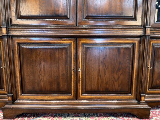 Klassiek-Antiek-Engels-Vintage-Chesterfield-Eikenhouten-Royal-Antique-Collecton-RAC-Boekenkast-Bibliotheekkast-Kast