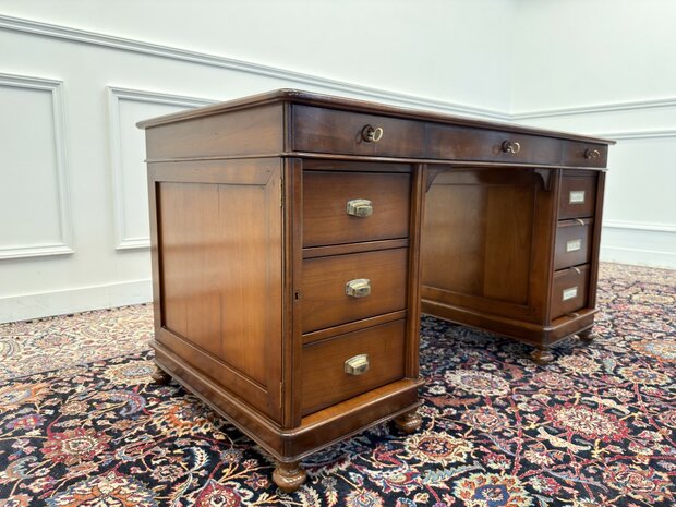 Klassiek-Engels-Antiek-Oud-Chesterfield-Vintage-Italiaans-Assi-D'Asolo-Bureau-Desk-Partnerdesk-Kersenhout-Zwart-Leder-In