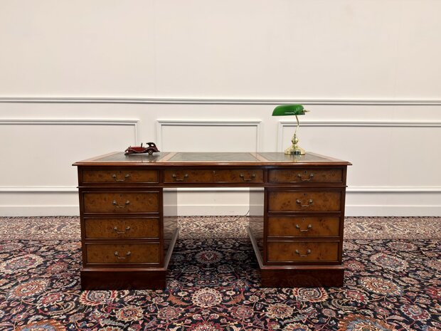 Klassiek-Italiaans-Antiek-Oud-Vintage-Wortelnoten-hout-Bureau-Desk-Groen-Leder