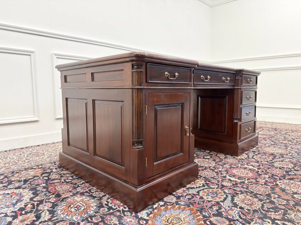 Klassiek-Engels-Antiek-Oud-Vintage-Chesterfield-Bureau-Desk-Partnerdesk-met-Groen-Leder