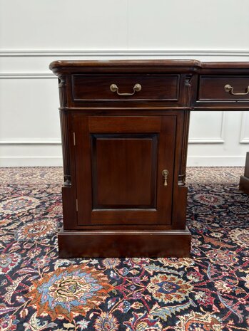 Klassiek-Engels-Antiek-Oud-Vintage-Chesterfield-Bureau-Desk-Partnerdesk-met-Groen-Leder