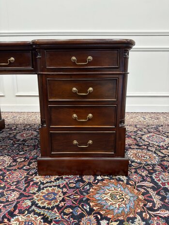 Klassiek-Engels-Antiek-Oud-Vintage-Chesterfield-Bureau-Desk-Partnerdesk-met-Groen-Leder