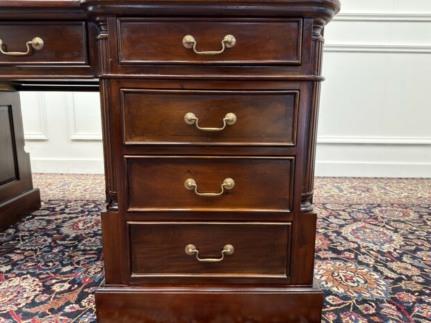 Klassiek-Engels-Antiek-Oud-Vintage-Chesterfield-Bureau-Desk-Partnerdesk-met-Groen-Leder