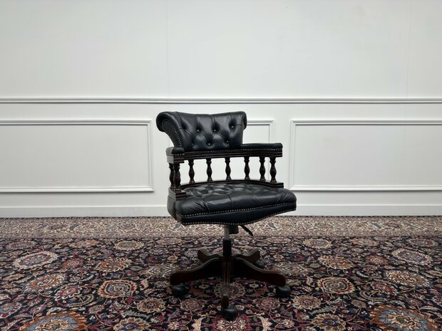 Klassiek-Engels-Antiek-Oud-Vintage-Chesterfield-Bureaustoel-Captain-Chair-Zwart-Leder