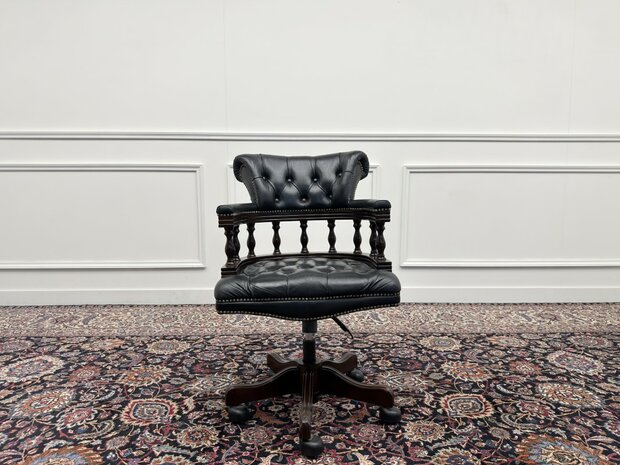 Klassiek-Engels-Antiek-Oud-Vintage-Chesterfield-Bureaustoel-Captain-Chair-Zwart-Leder