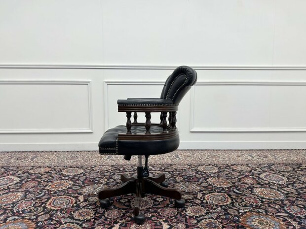 Klassiek-Engels-Antiek-Oud-Vintage-Chesterfield-Bureaustoel-Captain-Chair-Zwart-Leder
