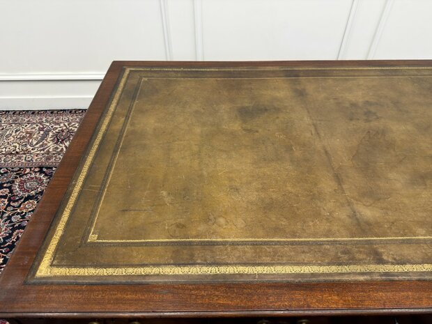 Klassiek-Engels-Antiek-Oud-Vintage-Chesterfield-Bureau-Desk-Partnerdesk-Olijf-Groen-Leder