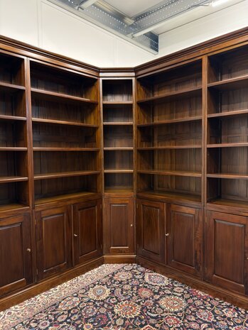 Klassiek-Antiek-Oud-Engels-Vintage-Chesterfield-Mahonie-Boekenkast-Hoekkast-Kast