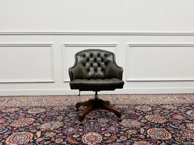 Klassiek-Engels-Antiek-Oud-Vintage-Wade-Chesterfield-Bureaustoel-Captain-Chair-Olijfgroen-Leder