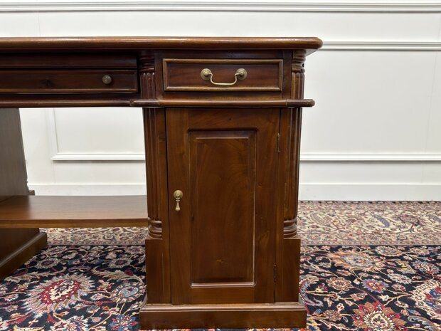 Klassiek-Engels-Antiek-Oud-Vintage-Chesterfield-Bureau-Desk-Zwart-Leder
