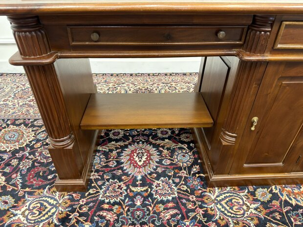 Klassiek-Engels-Antiek-Oud-Vintage-Chesterfield-Bureau-Desk-Zwart-Leder