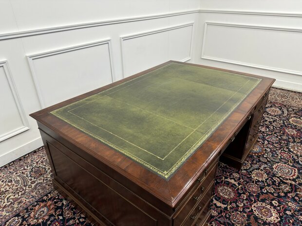 Groot-Klassiek-Engels-Antiek-Oud-Vintage-Chesterfield-Bureau-Desk-Partnerdesk-Groen-Leder-Ingelegd
