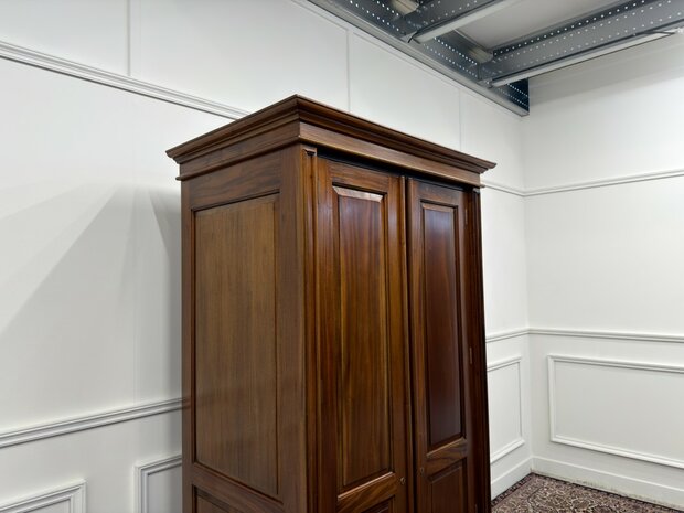 Klassiek-Engels-Oud-Antiek-Chesterfield-Vintage-Kledingkast-Kast