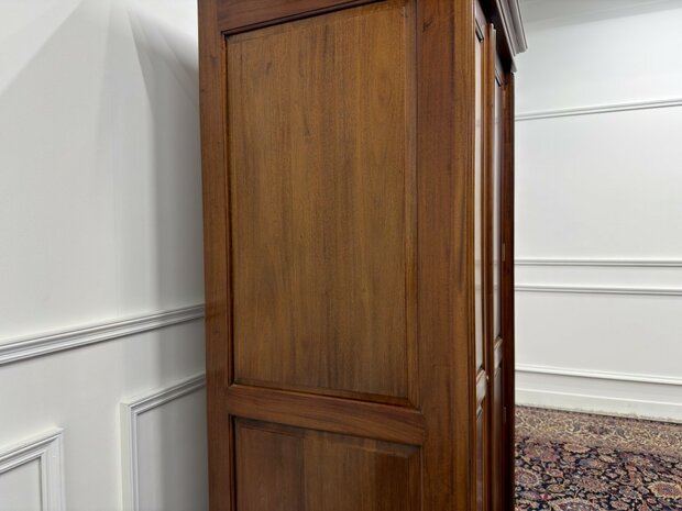 Klassiek-Engels-Oud-Antiek-Chesterfield-Vintage-Kledingkast-Kast