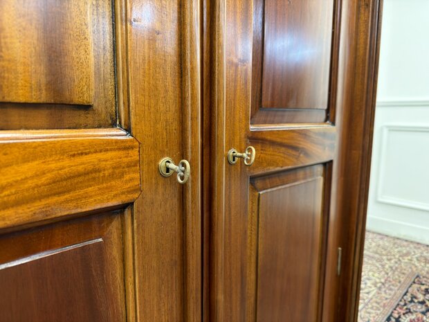 Klassiek-Engels-Oud-Antiek-Chesterfield-Vintage-Kledingkast-Kast