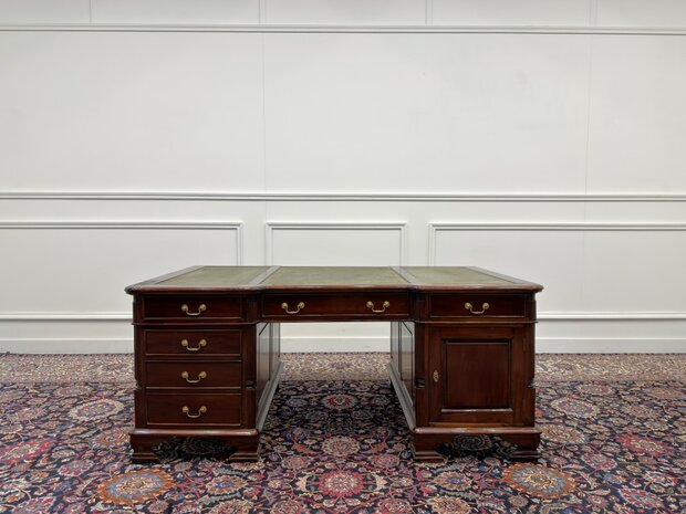 Klassiek-Antiek-Engels-Oud-Chesterfield-Bureau-Desk-Partnerdesk-Groen-Leder-Ingelegd
