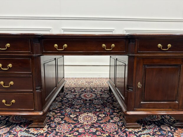 Klassiek-Antiek-Engels-Oud-Chesterfield-Bureau-Desk-Partnerdesk-Groen-Leder-Ingelegd