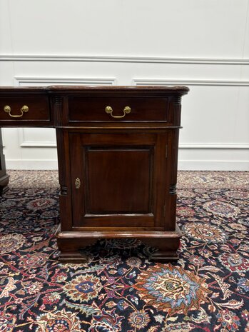 Klassiek-Antiek-Engels-Oud-Chesterfield-Bureau-Desk-Partnerdesk-Groen-Leder-Ingelegd