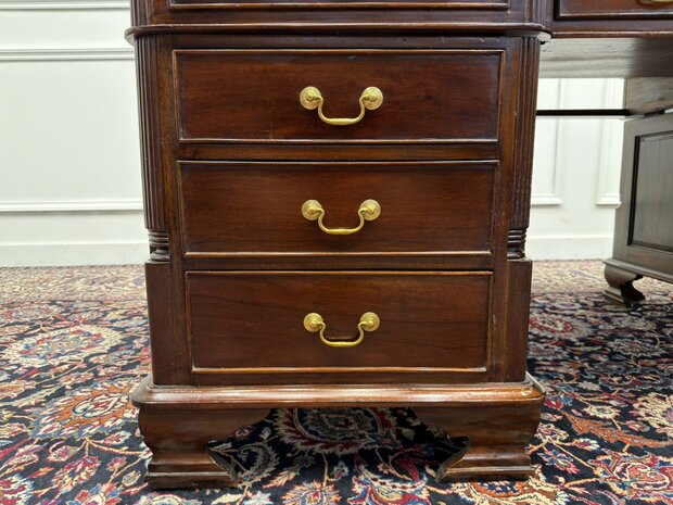 Klassiek-Antiek-Engels-Oud-Chesterfield-Bureau-Desk-Partnerdesk-Groen-Leder-Ingelegd